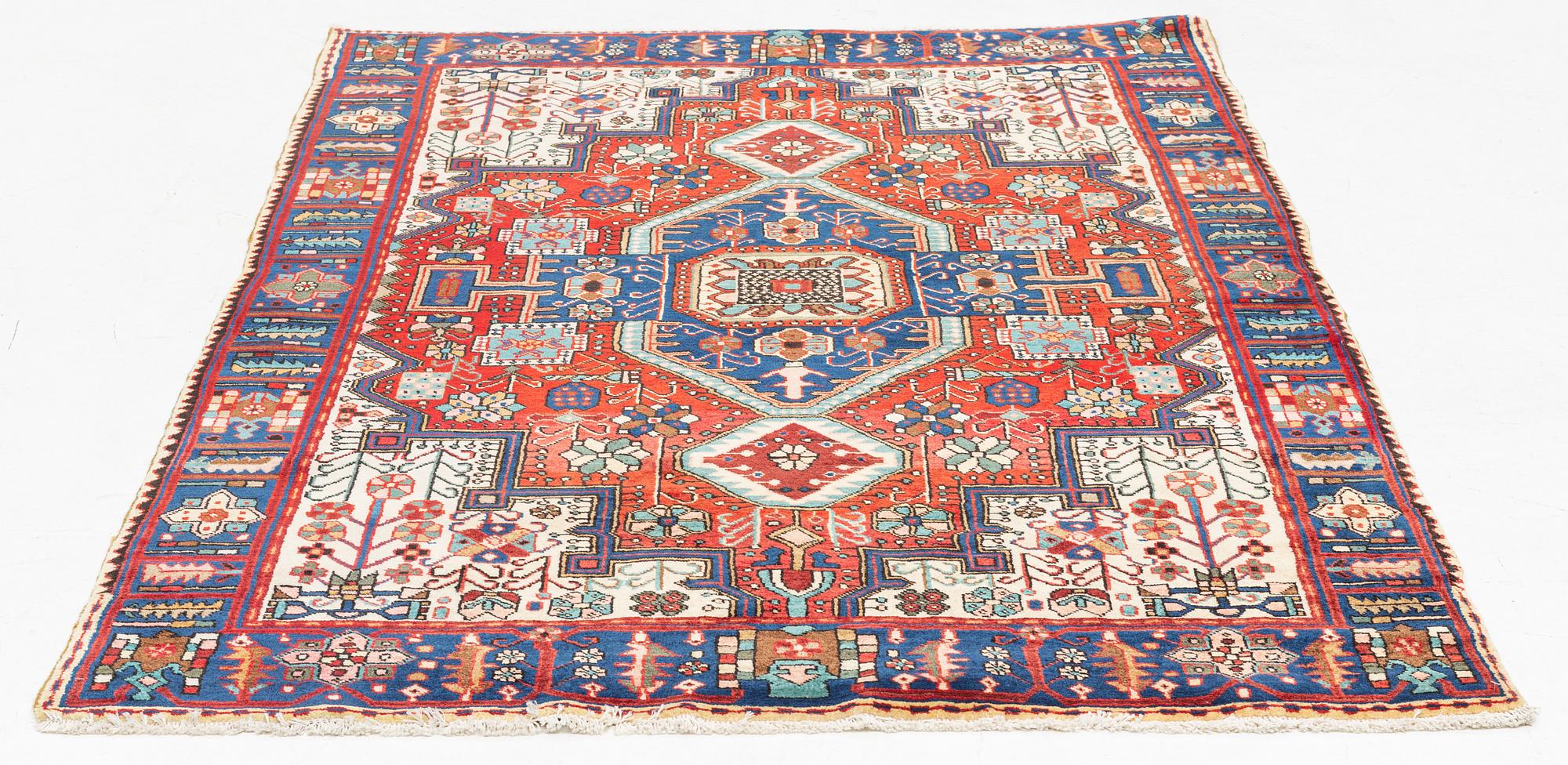 Rug, possibly Karadja, approx. 215 x 142 cm.