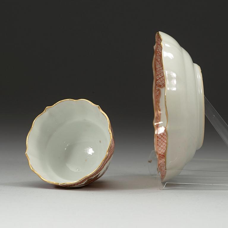 A export cup and saucer with a crowned cartush and monogram in famille rose, Qing dynasty Qianlong (1736-1795).