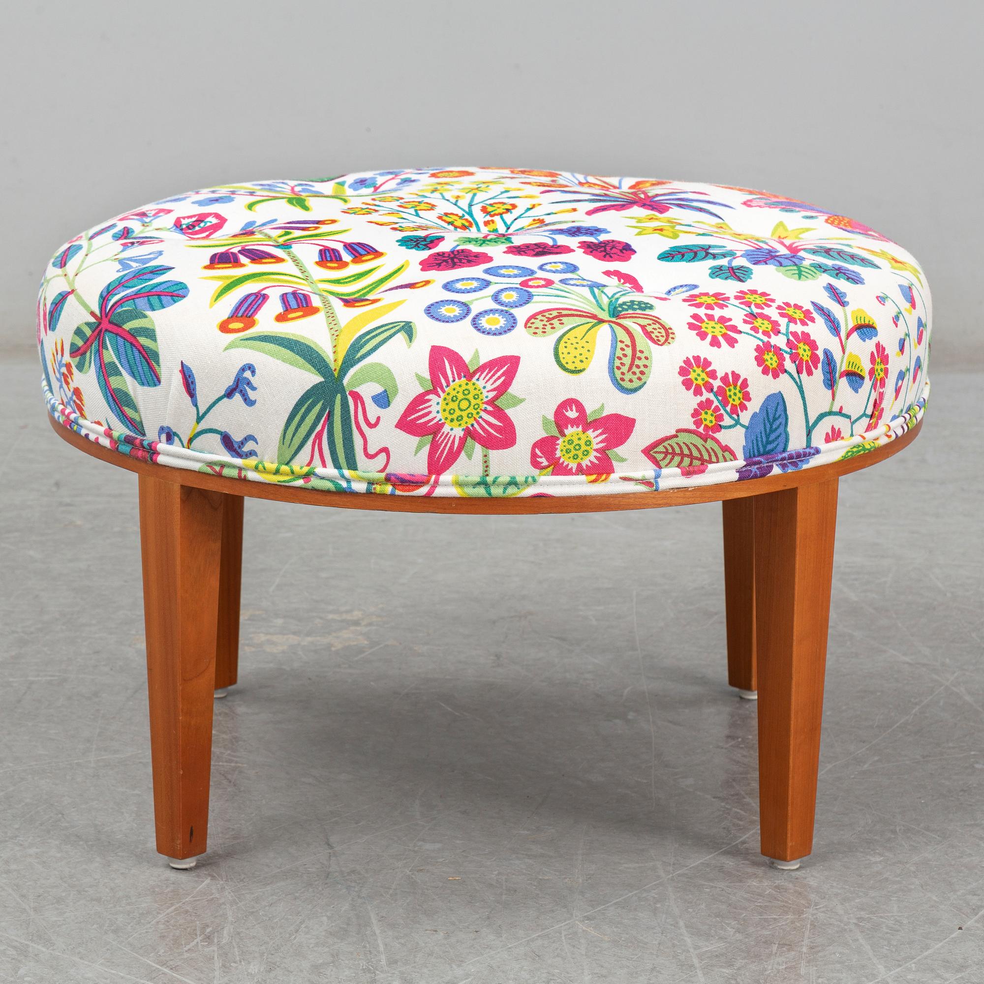JOSEF FRANK, fotpall, modell 647, Firma Svenskt Tenn.