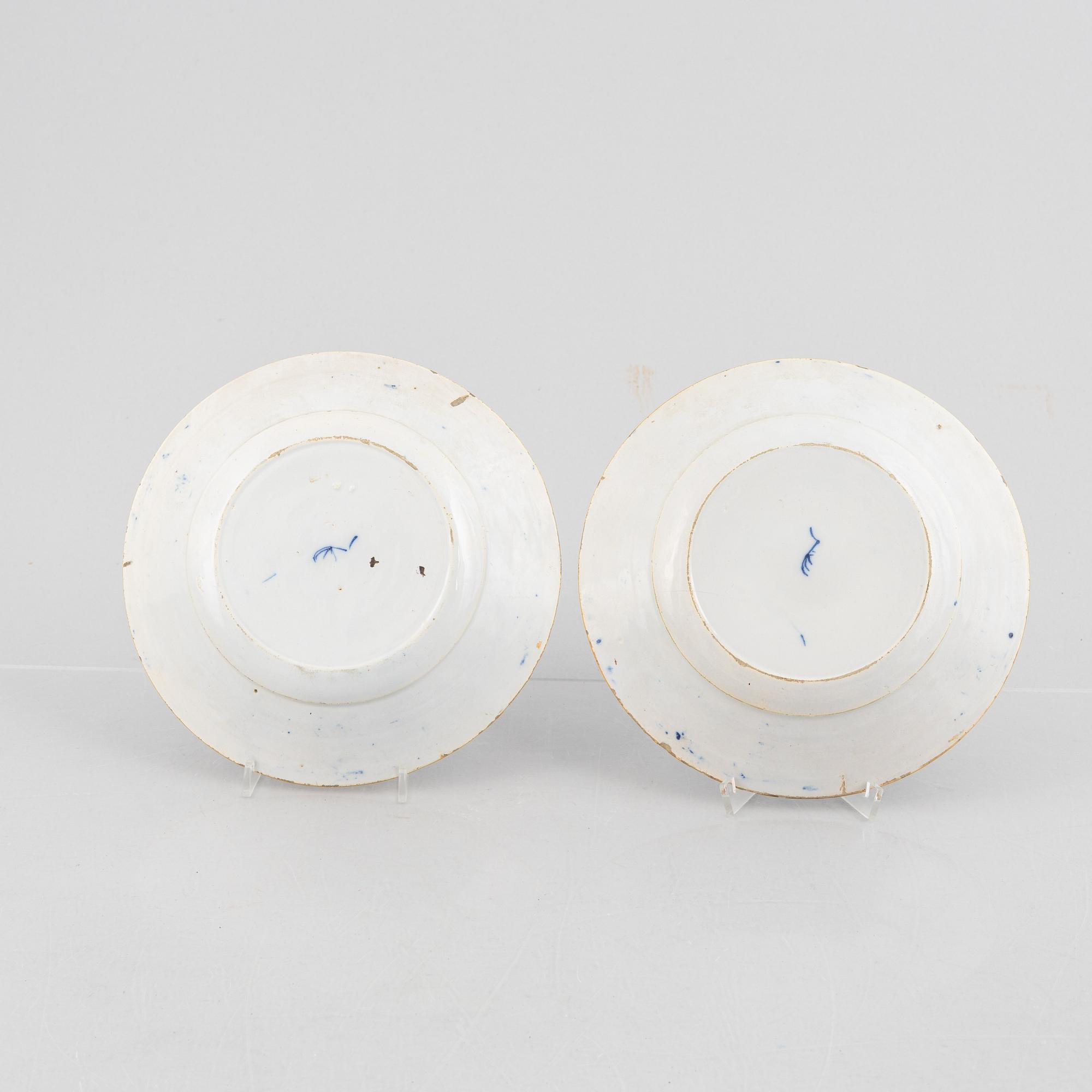 A pair of Peacock pattern earthenware plates, presumably De Klauw, The neatherlands, around 1800.