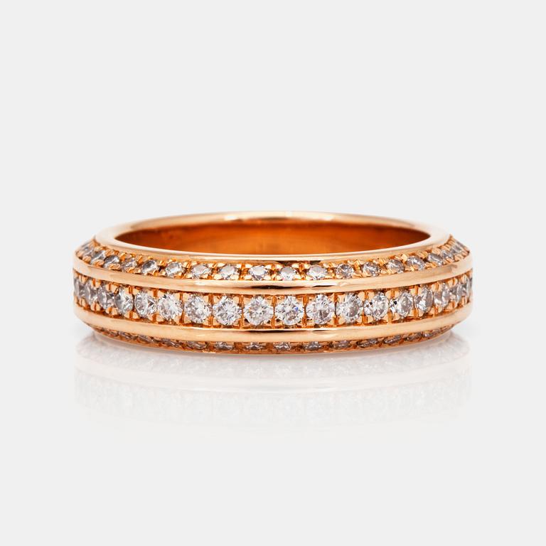 RING, helallians, med briljantslipade diamanter totalt ca 1.65ct.