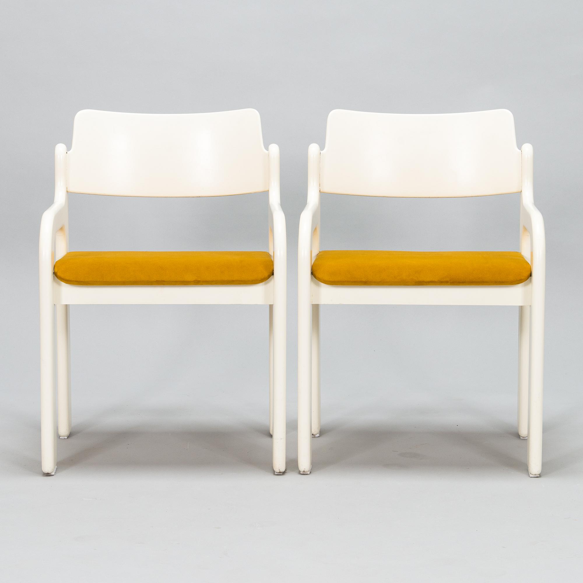 Eero Aarnio, A 1970's dinner table and four chairs "Flamingo" by Asko.