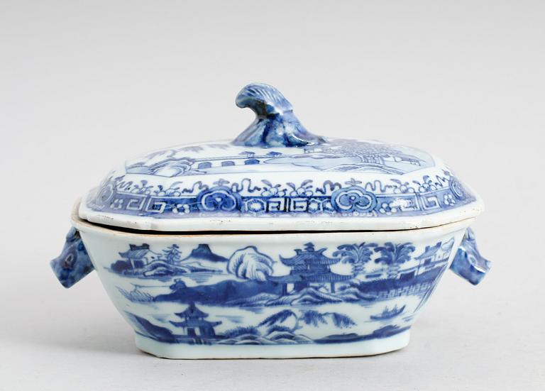 TERRIN, porslin, Kina, Qianlong 1736-1795.