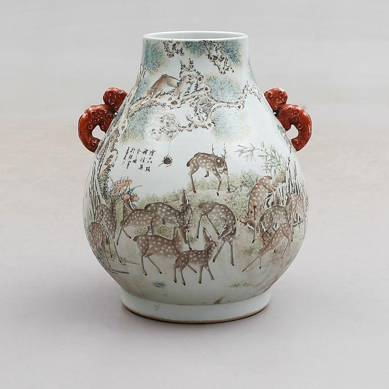 VAS, porslin, Kina, 1900-tal.