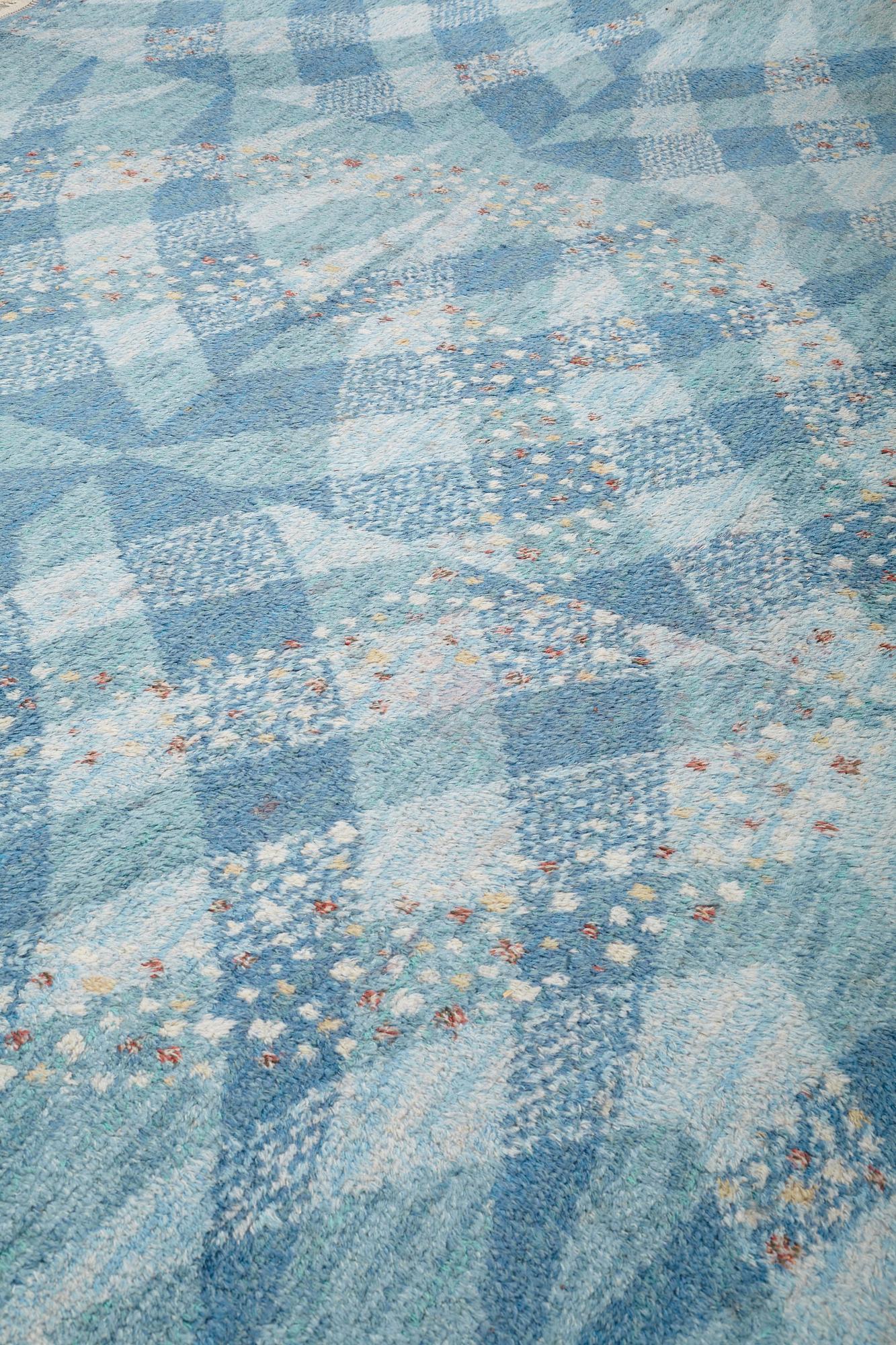 Barbro Nilsson, MATTA, "Magdalena blå", tät rya, ca 387,5 x 304 cm, signerad AB MMF BN.