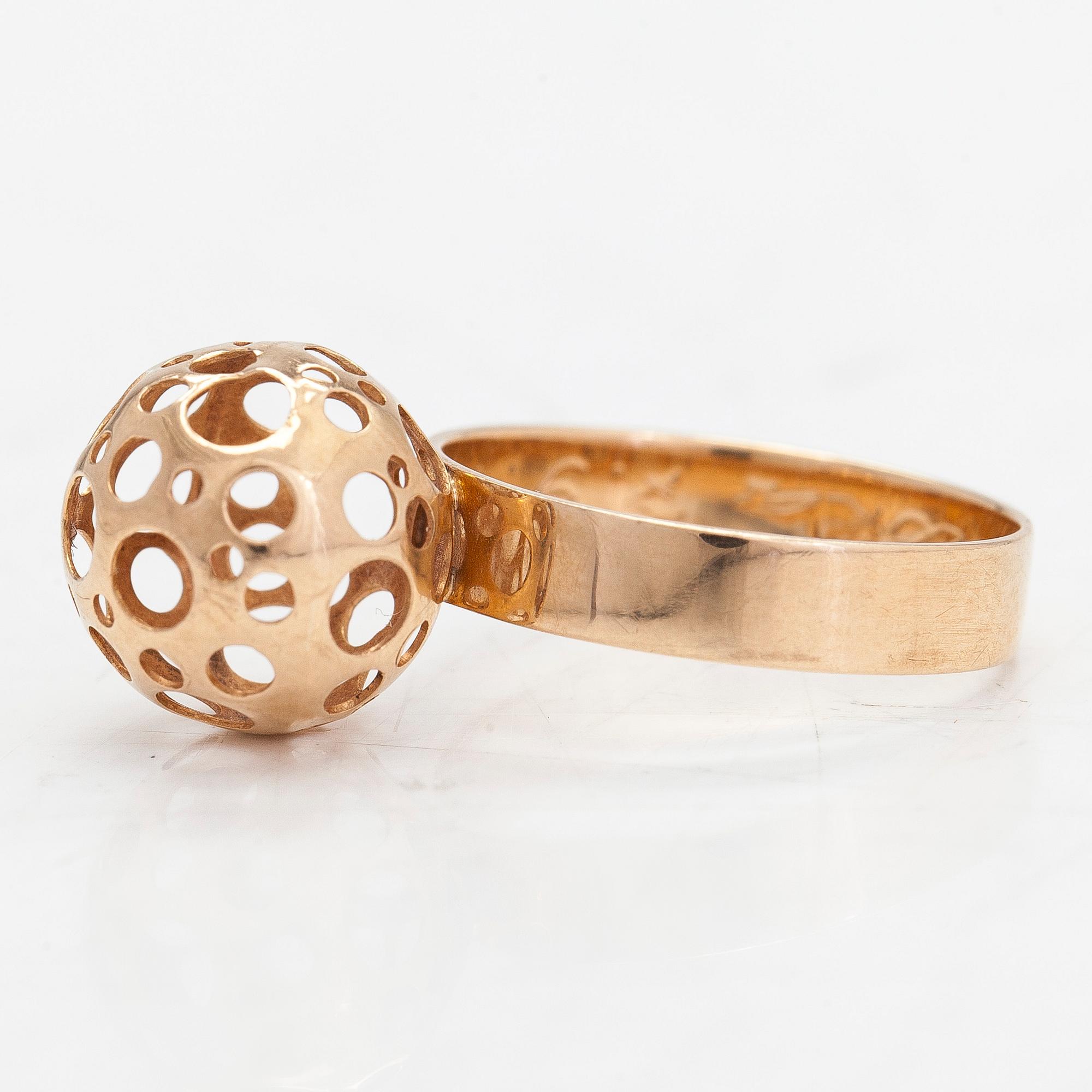 Liisa Vitali, ring "Leppäkerttu", 14K guld, Westerback, Helsingfors 1976.