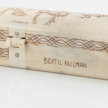 A reindeer horn knife in box by Bertil Fällman, signed.