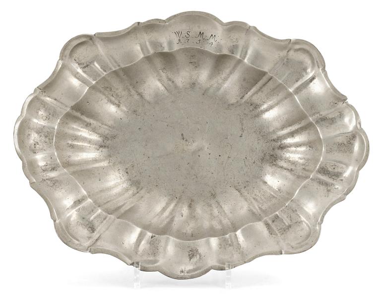 SKÅLFAT. Daterad 1754, troligen Tyskland. Rokoko.