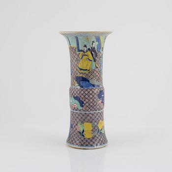 A transition style porcelain vase, 20th century.