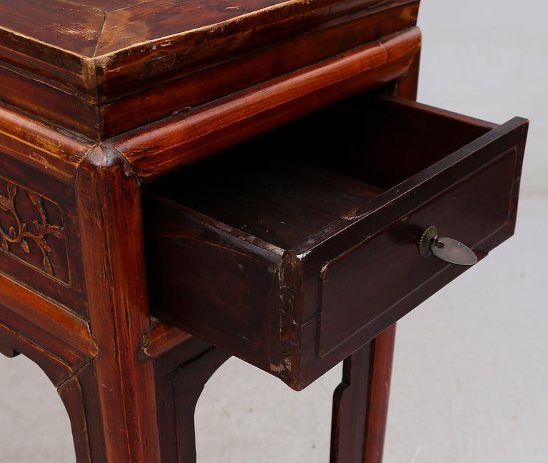 SIDEBOARD, Kina, 1900-talets först hälft.
