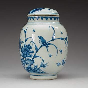 A blue and white Transitional jar with cover, 17th Century.