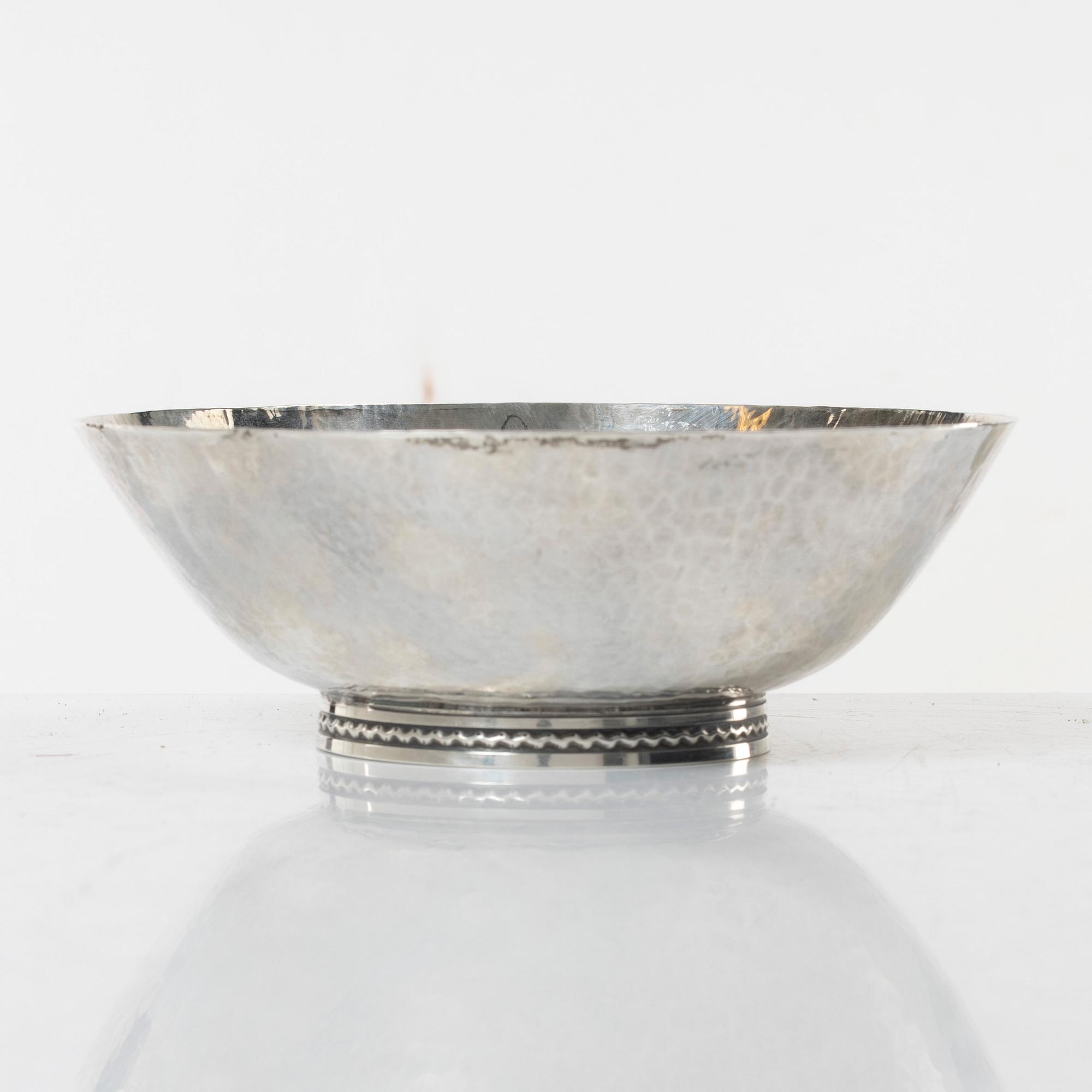 Eric Löfman, Bowl, silver, MEMA, 2002.