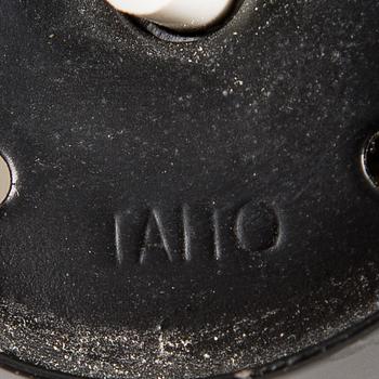 PAAVO TYNELL, VÄGGLAMPOR, ETT PAR. Tillverkarens stämpel Taito. 1950-tal.