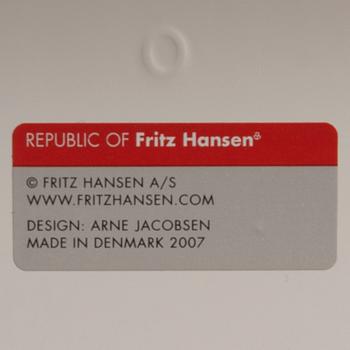 STOL, "Måsen / Liljan", Arne Jacobsen, Fritz Hansen, 2000-tal.