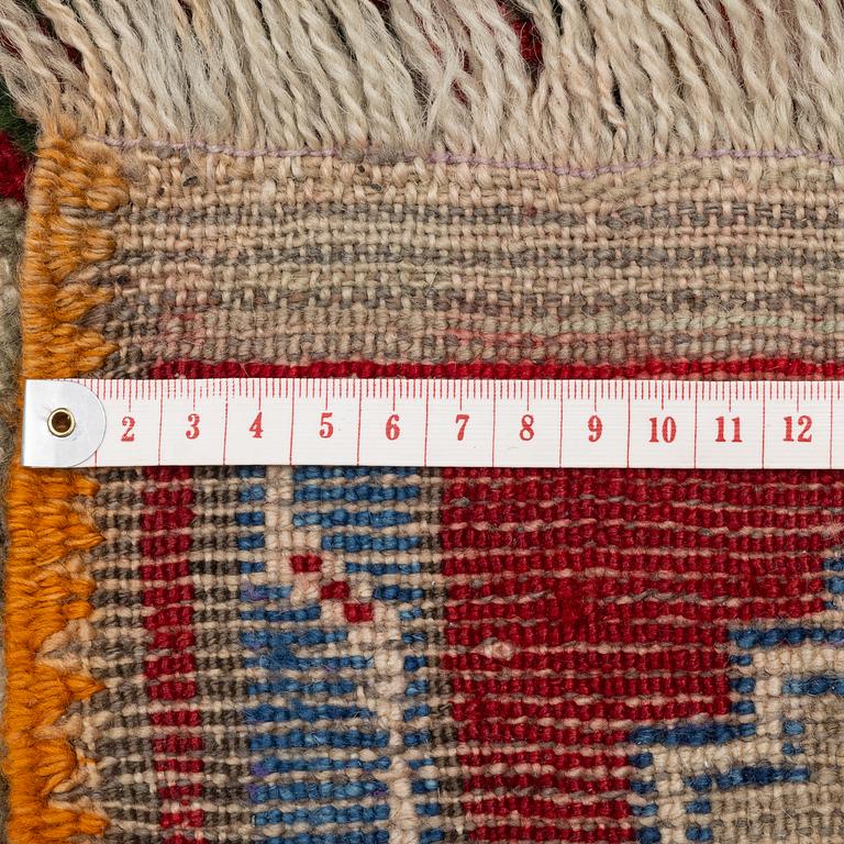 An antique Anatol rug, c. 170 x 134 cm.