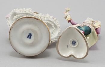FIGURINER, 2 st, porslin, omkring 1900-talets mitt.