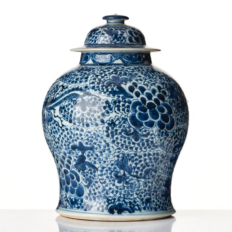 A blue and white phoneix jar with cover, Qing dynasty, 18th Century.