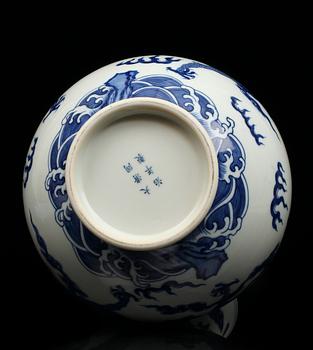 VAS, porslin, Kina, Kangxistil, 1900-talets andra hälft.