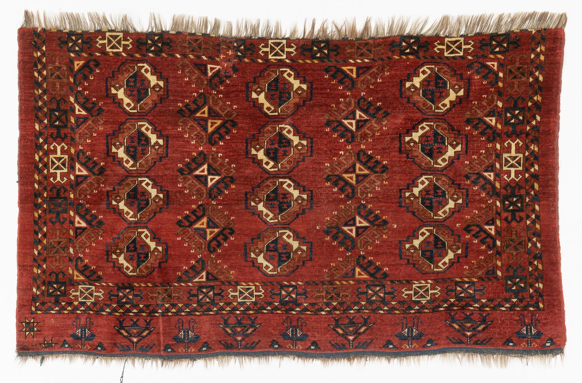 An antique Turkmeni churval, 142 x 84 cm.