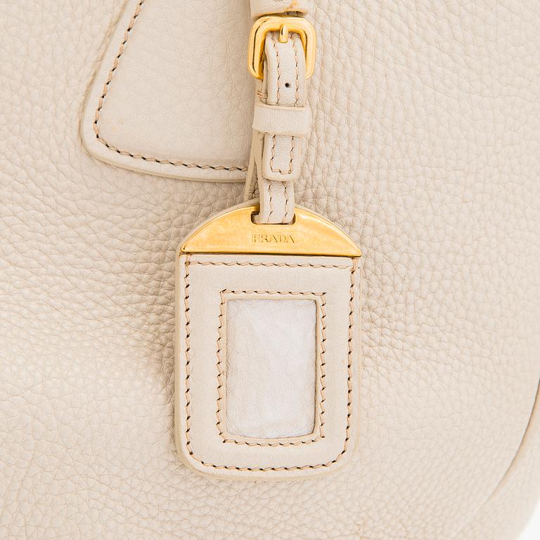 Prada, a 'Vitello Daino Tote' bag.