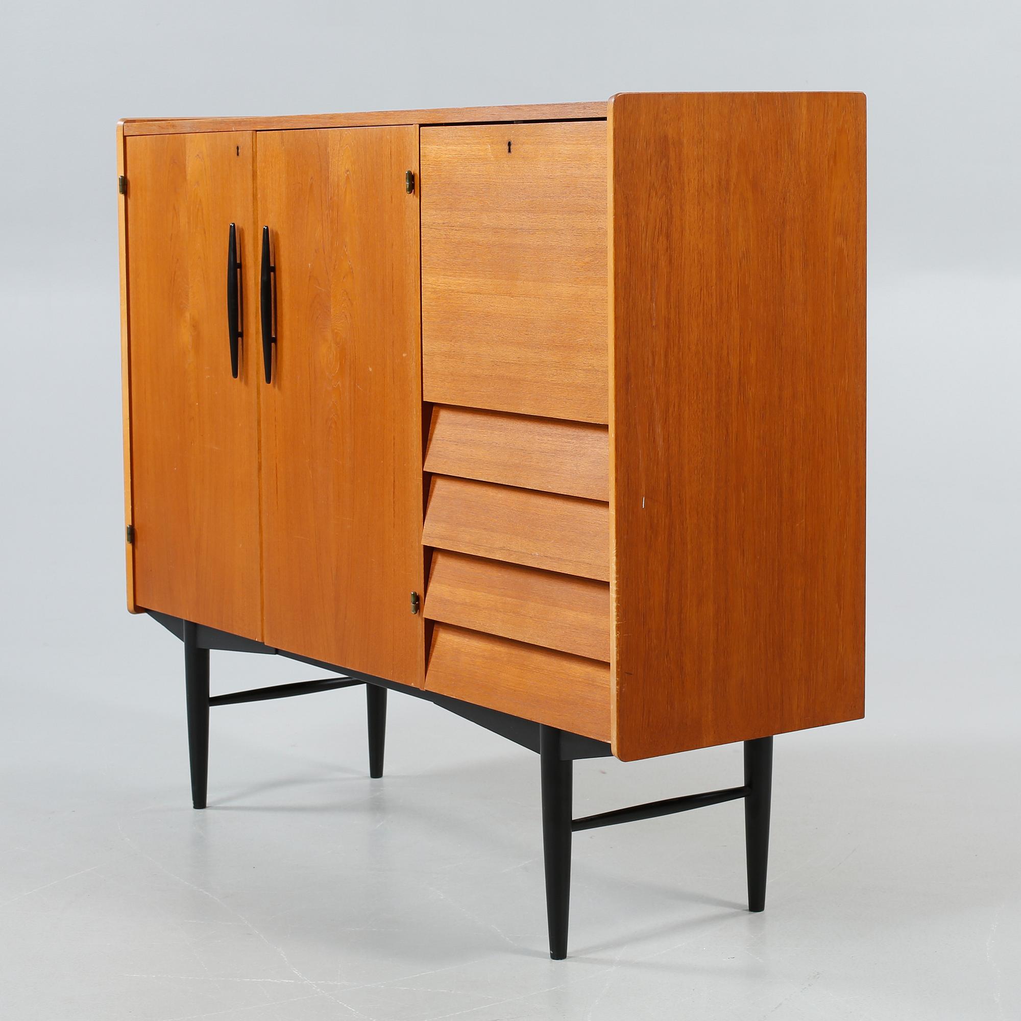 SIDEBOARD, omkring 1900-talets mitt.