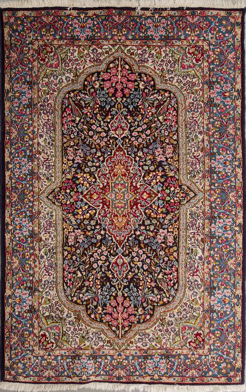 MATTA, old, Kirman, ca 234 x 153 cm.