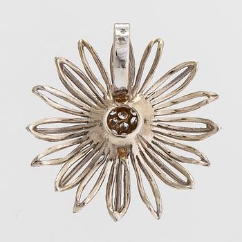 A 14K white gold flower pendant, diamonds totalling approximately 0.12 ct.