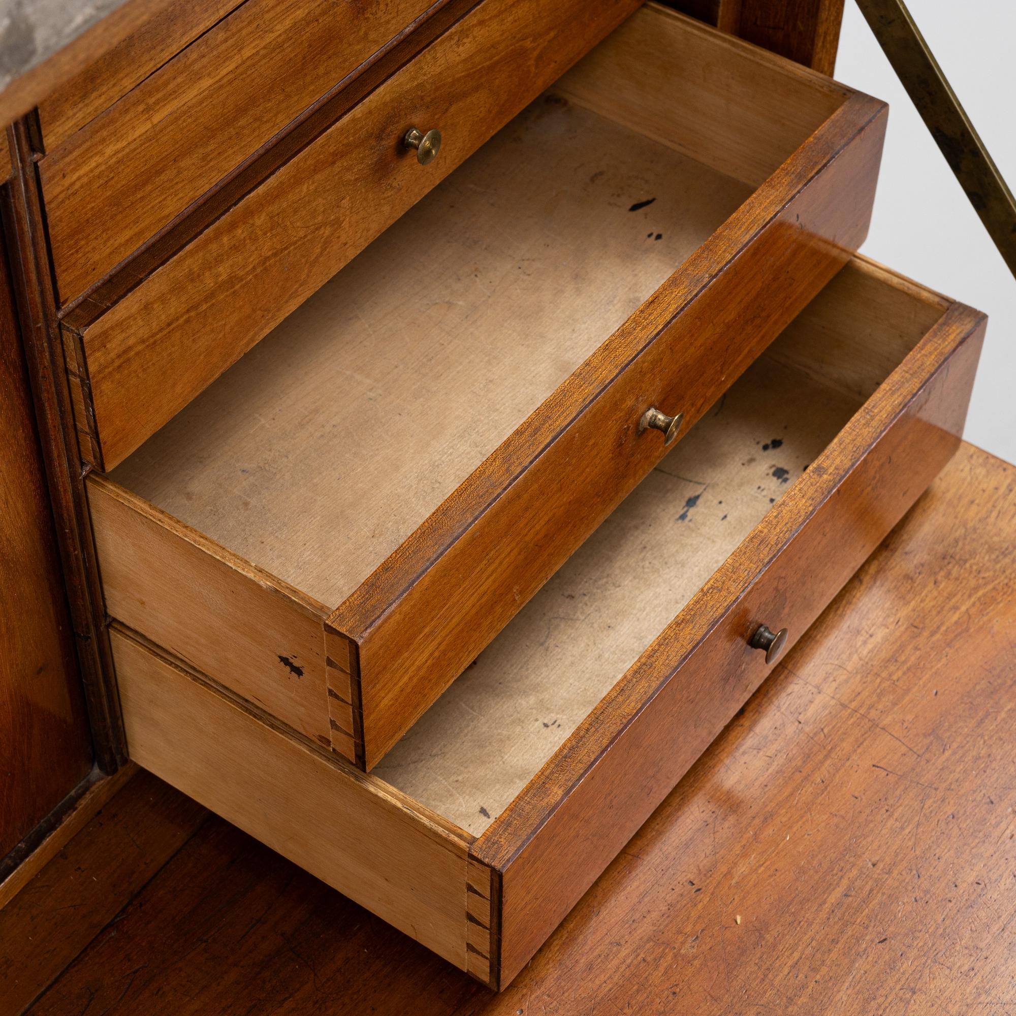 Sekretär, gustaviansk, omkring år 1800.