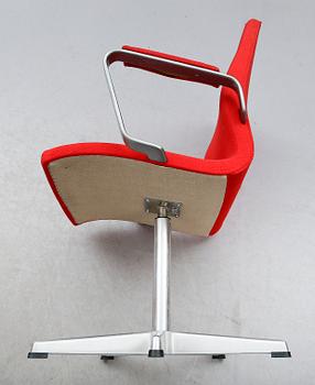 SKRIVBORDSSTOLAR, 2 st, "Oxford", Arne Jacobsen, för Fritz Hansen, Danmark, 1983 respektive 1986.