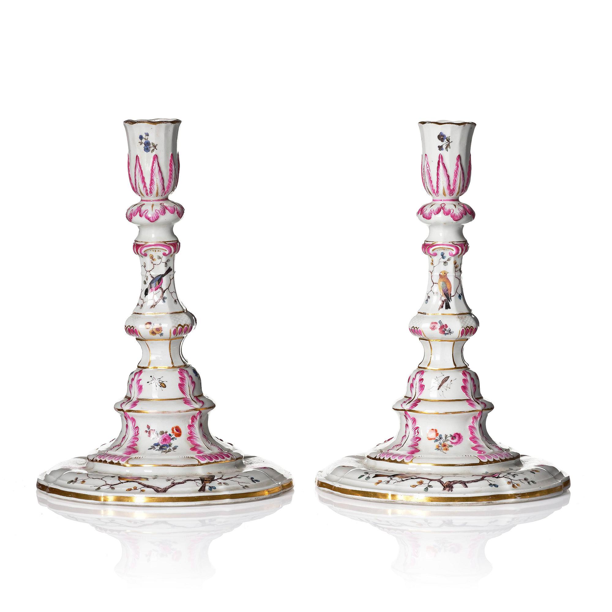 Ljusstakar, ett par, porslin. Meissen, Marcolinis period, omkring år 1800.