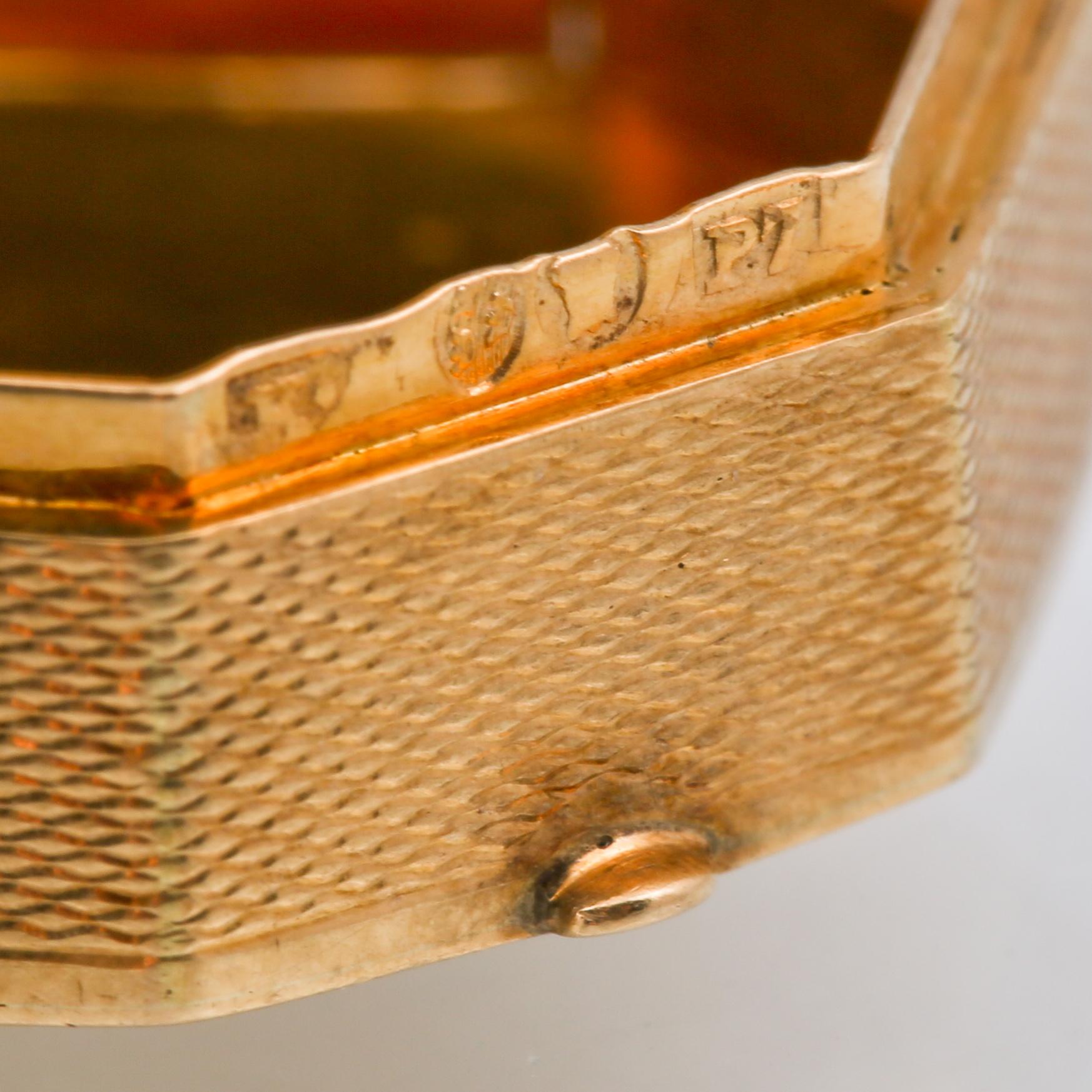 DOSA, 18K guld, importstämplat, Stockholm, 1917. Vikt 12,0 gram.
