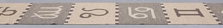 Agda Österberg, GALLERIMATTA, avkortad, rölakan, ca 463 x 89,5 cm, vävd signatur AÖ.