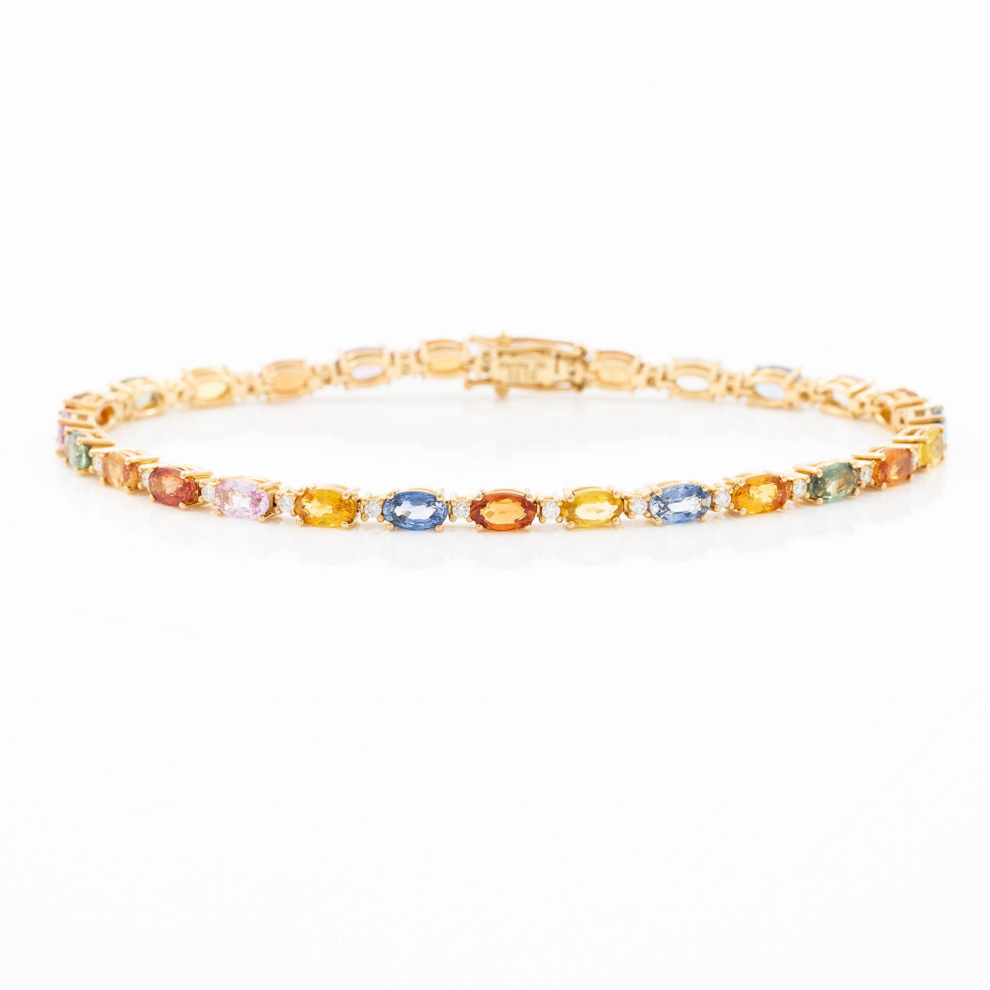 Armband 18K guld med multifärgade safirer och runda briljantslipade diamanter.
