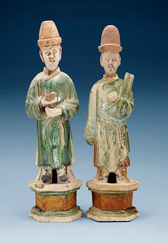 Two green and yellow glazed potted figures of Dignitaries, Ming dynasty.