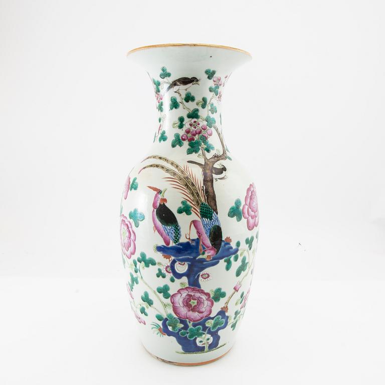 Vase, China, 18th/19th century, porcelain.