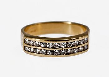 RING, 18 K guld med briljantslipade diamanter, tot 0.60 ct.