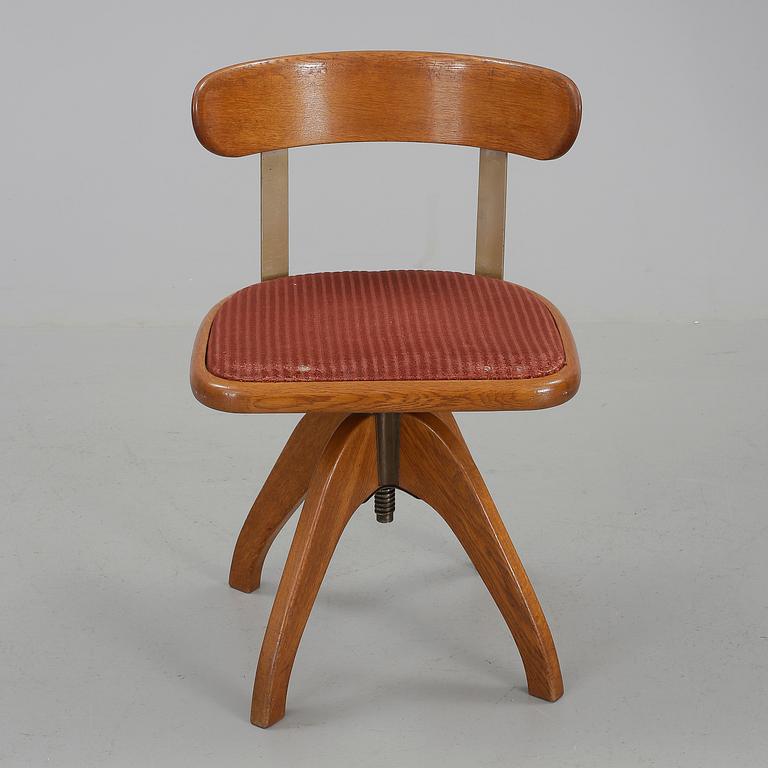 KONTORSSTOL, omkring 1900-talets mitt.