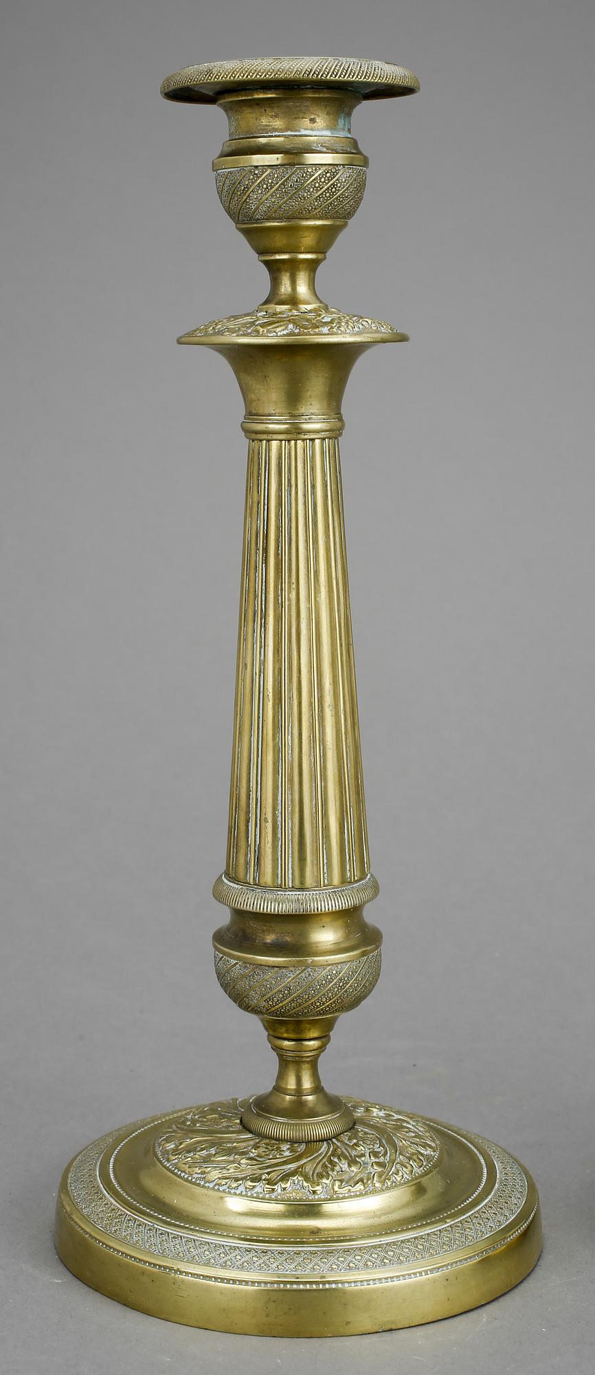 LJUSSTAKAR, ett par, mässing. Senempire, 1800-talets mitt.