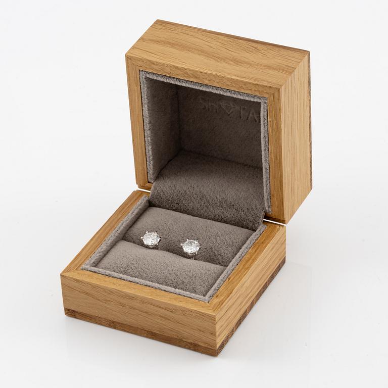 Brilliant-cut diamond stud earrings.