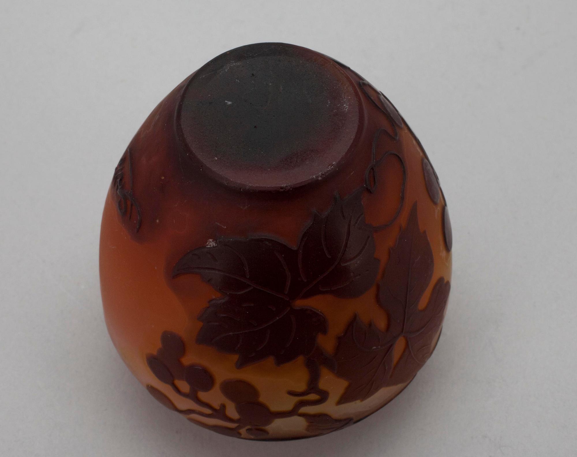VAS, glas, jugend, signerad Gallé, 1900-talets början. Signerad.