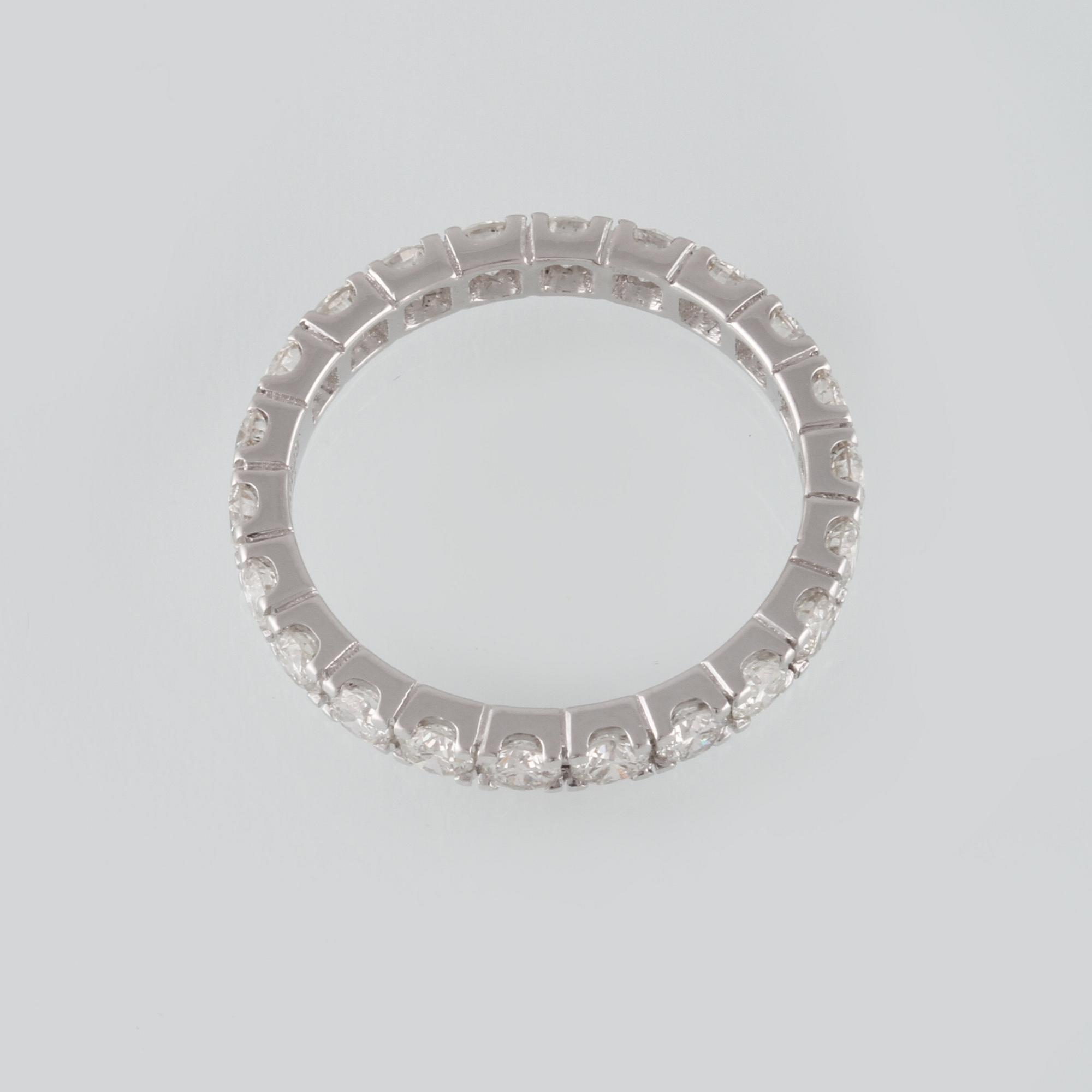 RING, 18K vitguld med 22 briljantslipade diamanter 1.62 ct. Vikt 2,6 gram.