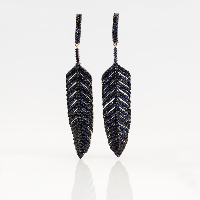 ÖRHÄNGEN, silver och safirer tot ca 9.50 ct.