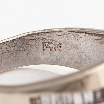 Ring, 14K vitguld, baguette- och princesslipade diamanter ca 1.90 ct tot.