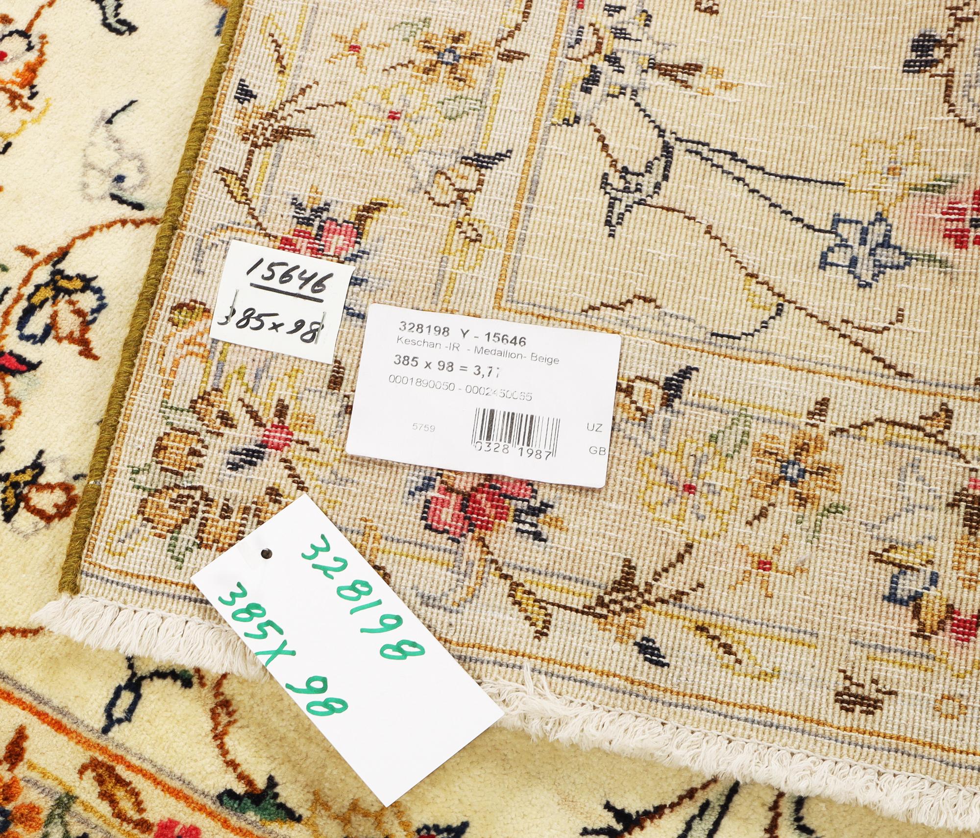 A Kashan runner carpet, c. 385 x 98 cm.