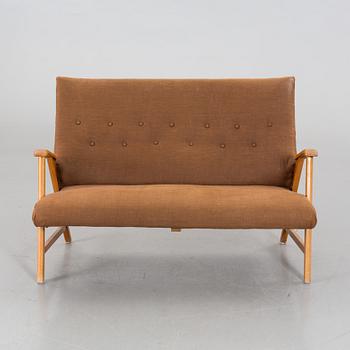 A MID20TH CENTURY SOFA.