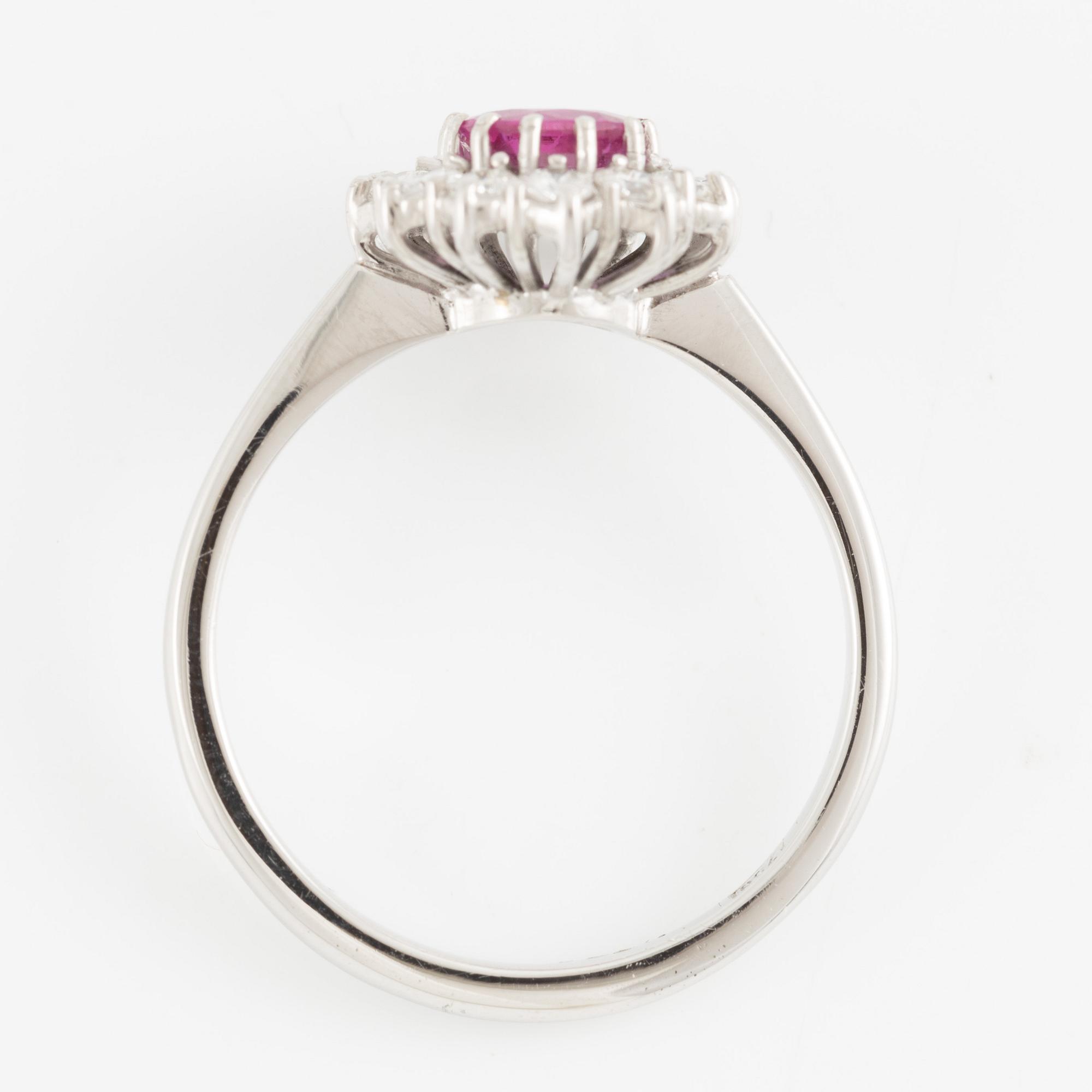 Ring, 18K white gold with pink sapphire and brilliant-cut diamonds.