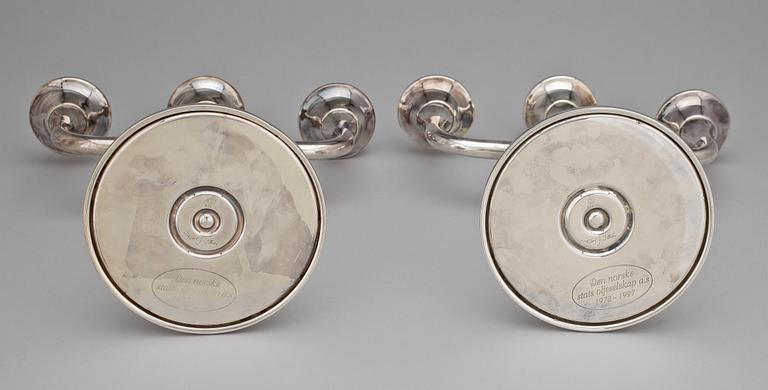 KANDELABRAR, ett par, silver, Karl J Ottesen, Norge, 1900-tal. Tot vikt ca 1425g.