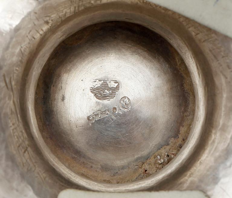 BRÄNNVINSSKÅL, silver, Lars Löfgren, verksam 1797-1854 i Hudiksvall. Vikt ca 189 gram.