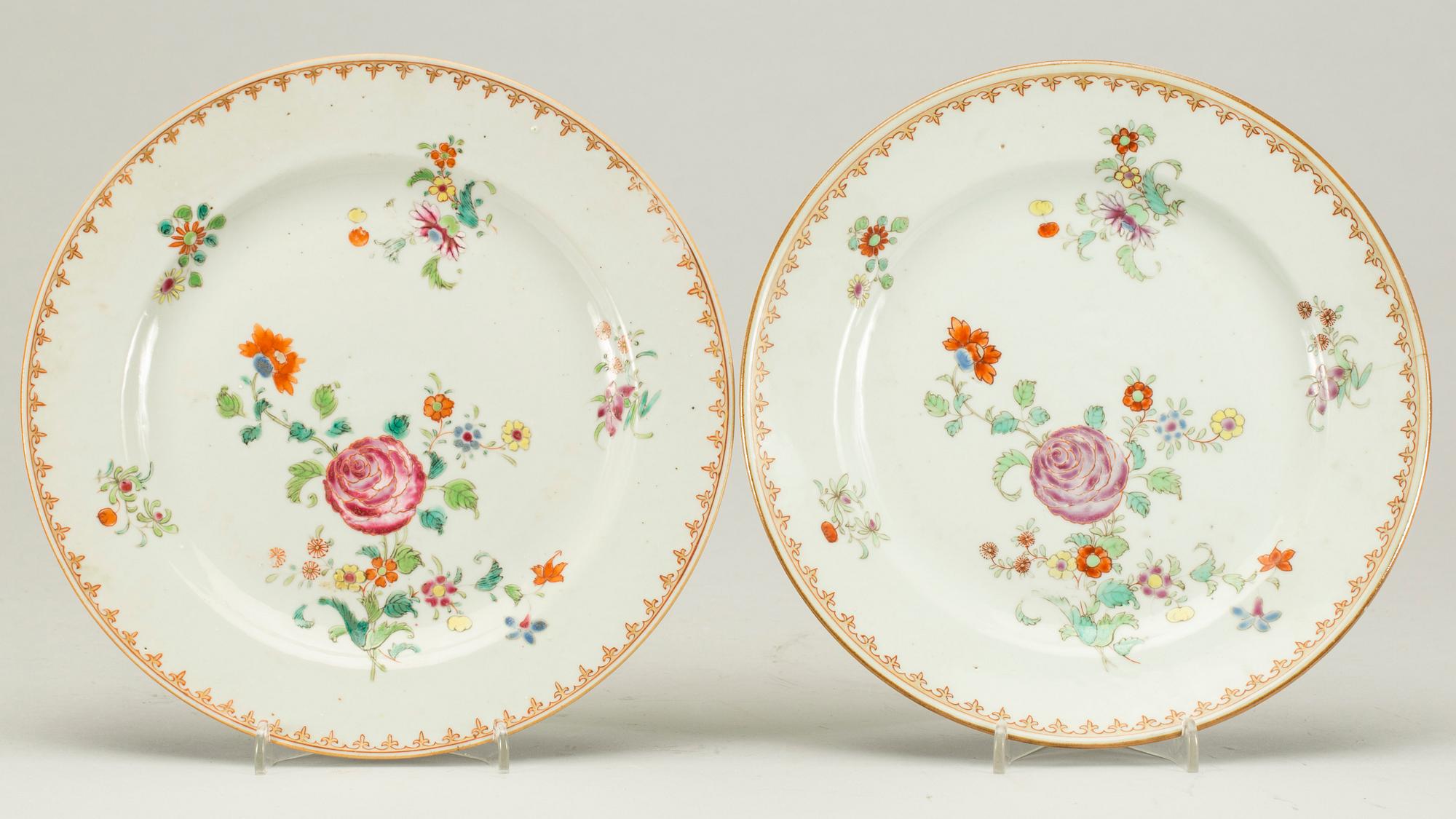 TALLRIKAR, 2 st, porslin, Kina, Qianlong, 1736-1795.