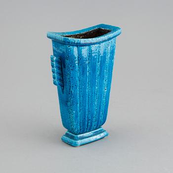 A chamotte vase, designed by Gunnar Nylund, 1930/40s.